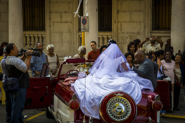 A cuban weeding in Havana de Cuba,  Classic car