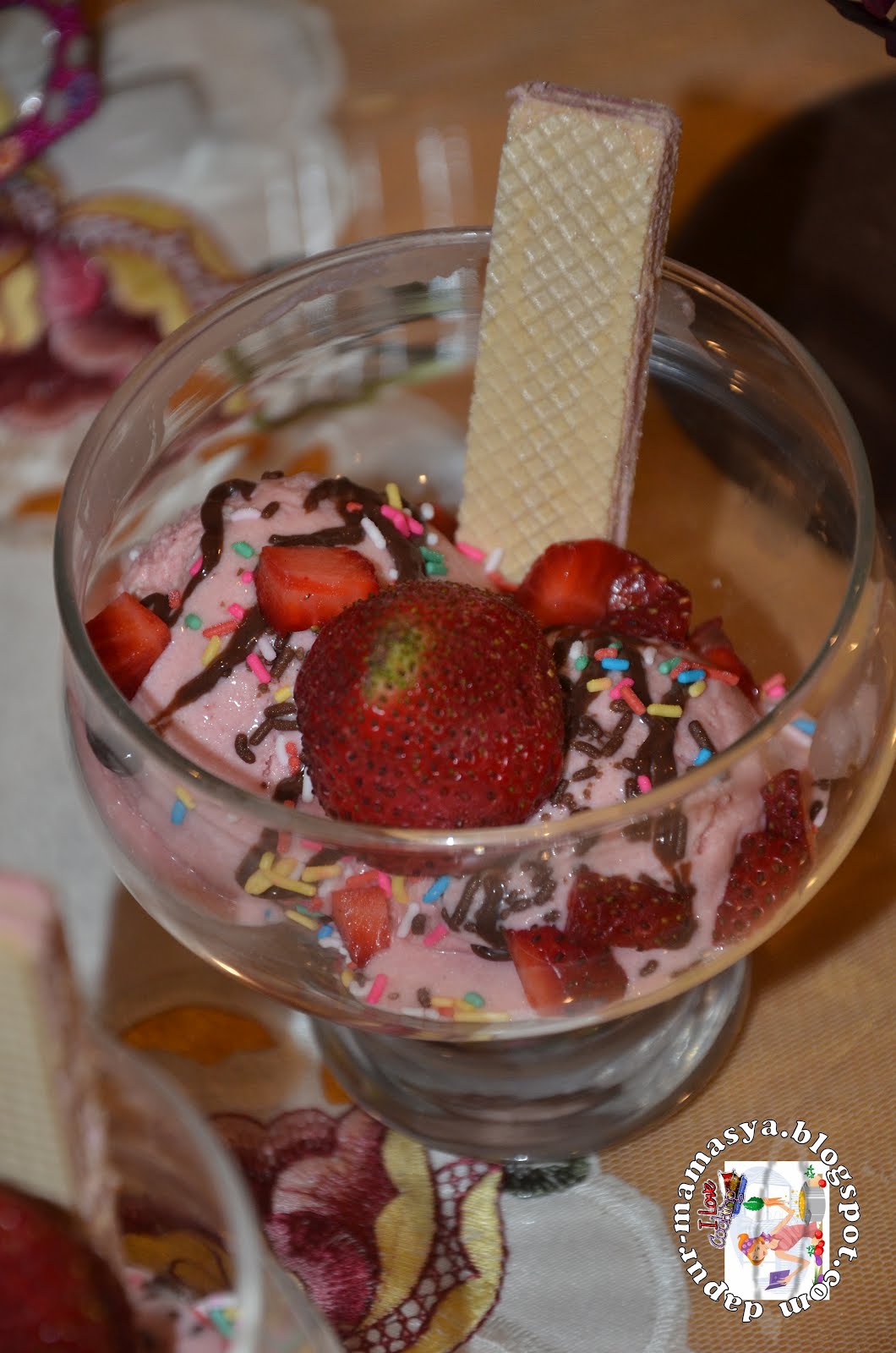 Dapur Mamasya: Strawberry Frozen Yogurt & Aiskrim Turki