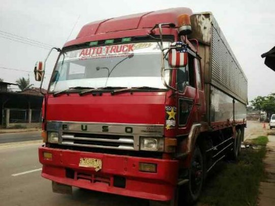 truk box mitsubishi FUSO MERAH