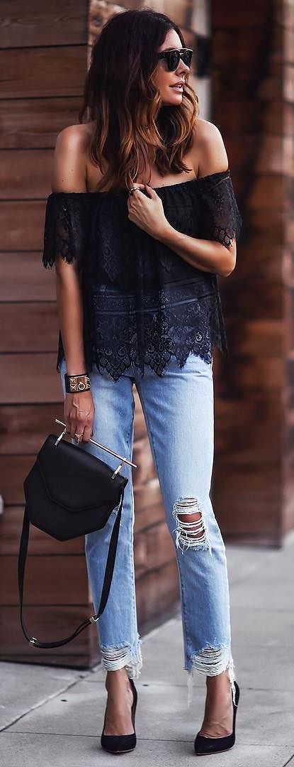 perfect casual style idea: black top + rips + bag + heels