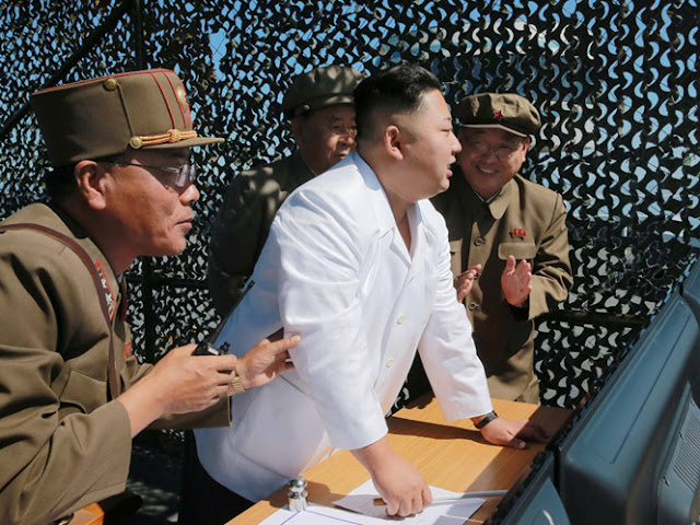 Ông Kim Jong-un quan sát thử động cơ tên lửa mới 