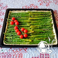 tarta z zielonymi szparagami