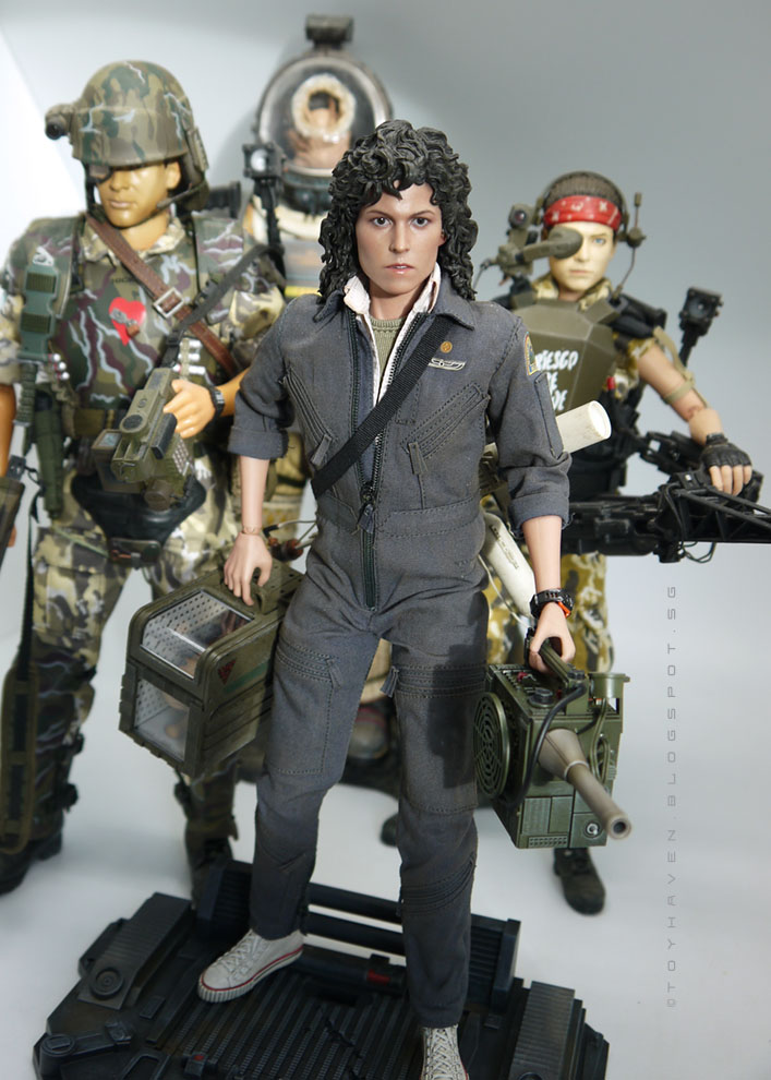 Review and photos of Ellen Ripley Alien sixth scale action figure