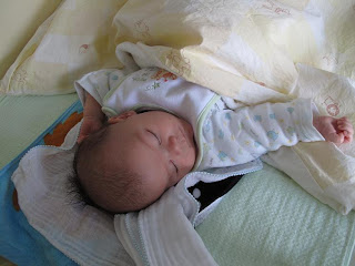 寝ている赤ちゃん_0歳2ヶ月