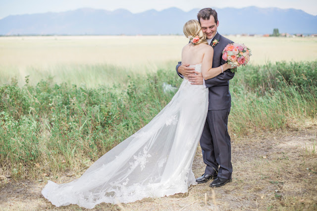 Montana Wedding / Photography: Mackenzie Keough / Florist: Mums Flowers 