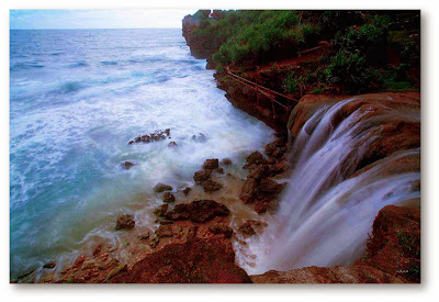 Pantai Jogan- Wisata Terunik, Perpaduan Harmonis Antara Pantai Dan Air Terjun