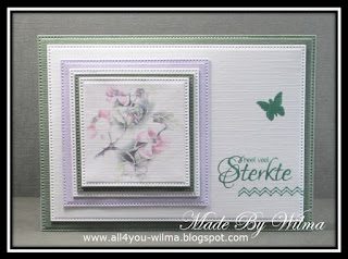Een condoleancekaartje met tekst "heel veel Sterkte" en een klein vlindertje. A condolence card with text "lots and lots of strength" and a small butterfly.