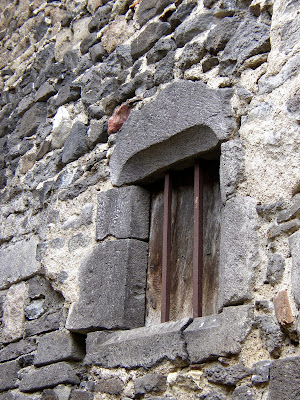 Photo de belles portes et fenêtres d'Auvergne