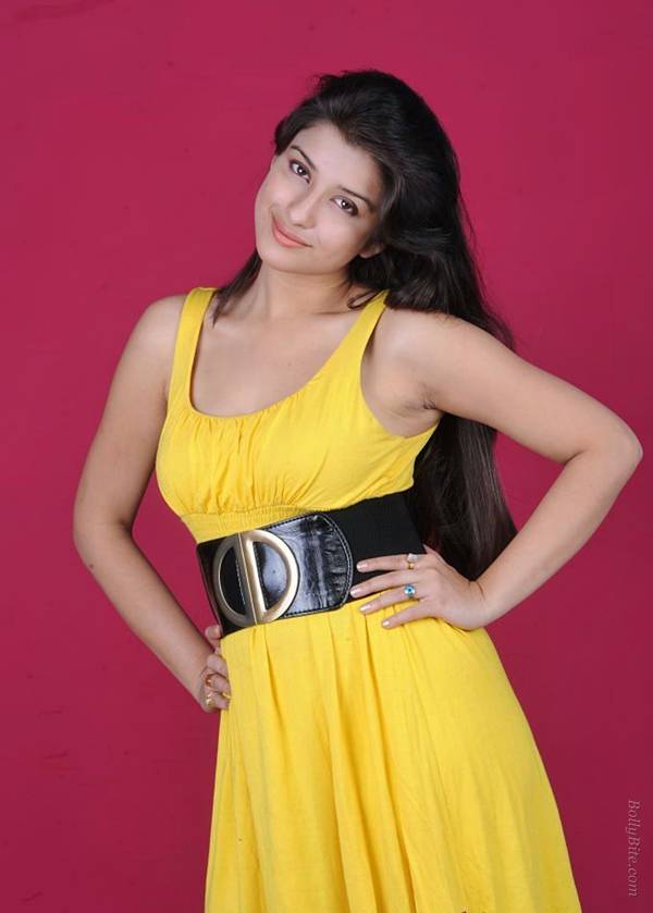 Madhurima Hot Photoshoot Pics in Yellow Dress