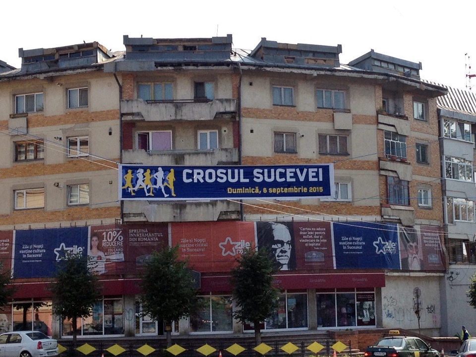 Bannerele pentru Crosul Sucevei, amplasate ilegal