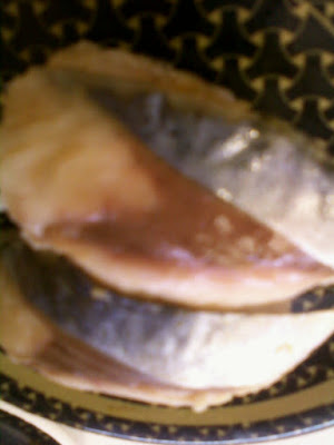 Saba-zushi (rod-shaped sushi topped with mackerel)