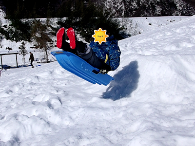 白山ろくテーマパーク・下野園地　冬　そり滑り　コブ　ジャンプ！