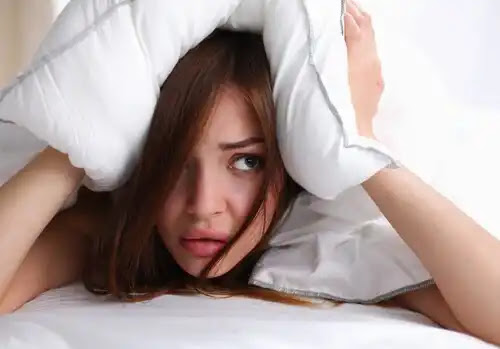 7-masalah-kesehatan-akibat-tidur-dengan-rambut-basah