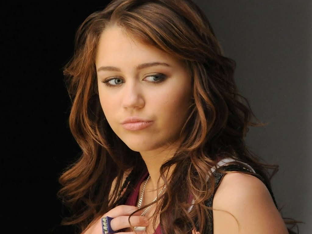 https://blogger.googleusercontent.com/img/b/R29vZ2xl/AVvXsEhiuiadsNKW6ROlWGPWFmackZhZPtHxqM5MVkgj3jqkWLt1pfr053l2xwJ3AUruNLQkH7WqcWAPIR0GaOKVJpS3NQdeey85iBRDDuNCRzA05CB16AQt4IihSzul2kNG4VlI976H8OgZmas/s1600/Miley+Cyrus+16.jpg