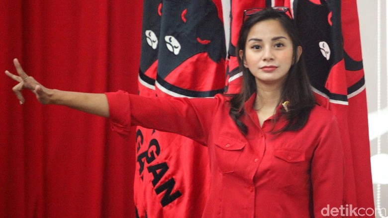 Profil Biodata Kirana Larasati - Caleg Artis PDI Perjuangan Kota Cimahi Bandung