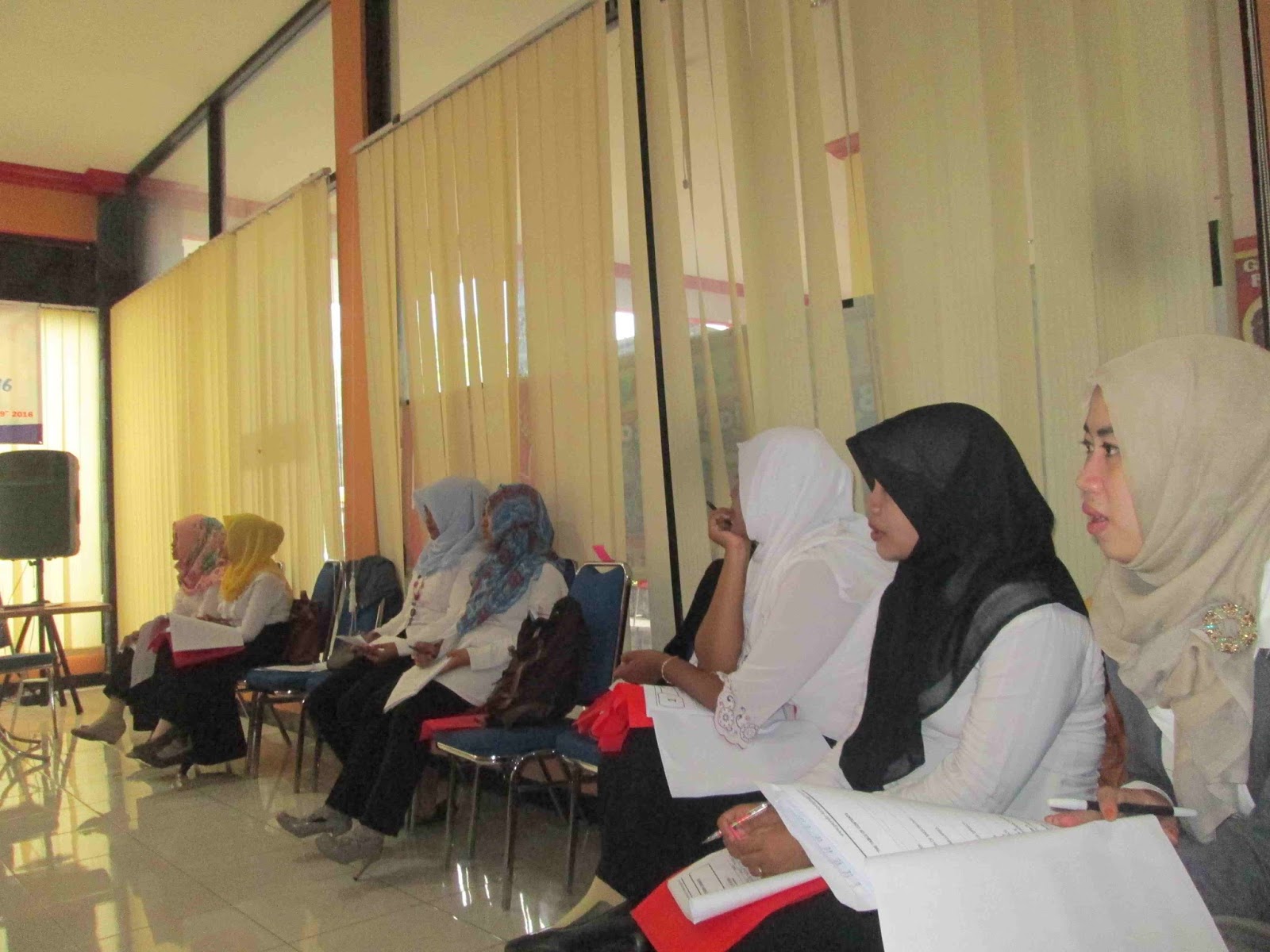 Workshop tersebut diisi dengan beberapa acara antara lain bedah buku teknik pembelajaran dan ramah tamah acara tersebut diharapkan bisa menjadi acara