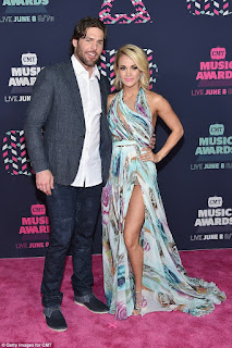 Mike Fisher Wife Carrie Underwood Red Carpet