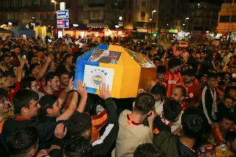 Galatasaray fans mock José Mourinho with coffin taunt after league title win