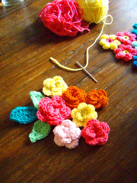 crochet flowers roses and puff stich