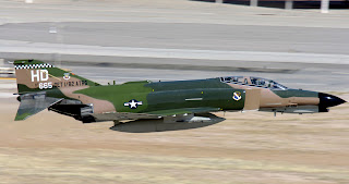 McDonnell Douglas F-4 Phantom II - Pesawat Pembom Tempur