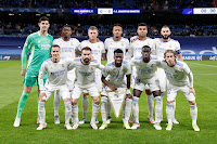 REAL MADRID C. F. Temporada 2021-22. Courtois, Alaba, Kroos, Militao, Casemiro, Benzema. Lucas Vázquez, Carvajal, Vinicius, Mendy, Modric. REAL MADRID C. F. 2 FK SHAKHTAR DONETSK 1. Miércoles 03/11/2021, 18: 45 horas. Liga de Campeones de la UEFA, fase de grupos, Grupo D, jornada 4. Madrid, estadio Santiago Bernabeu: 38.105 espectadores. Árbitro: Benoît Bastien, Francia; VAR: Delajod Willy, Francia. Entrenadores: Real Madrid: Carlo Ancelotti. Shakhtar Donetsk: Roberto De Zerbi. GOLES: 1-0: 14’, Karim Benzema. 1-1: 39, Fernando dos Santos. 2-1: 61’, Karim Benzema.