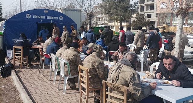 Yenişehir Belediyesi Adıyaman’da her gün 4 bin kişiye yemek ikram ediyor