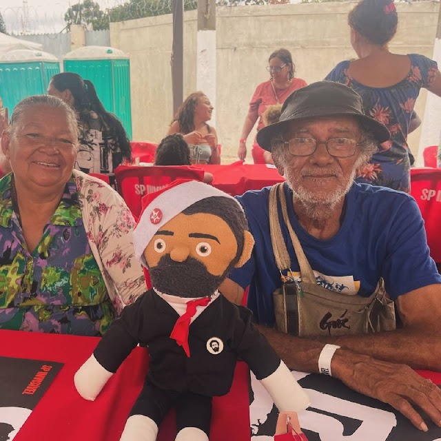 Movimentos sociais fazem ceia de Natal para moradores de rua em SP