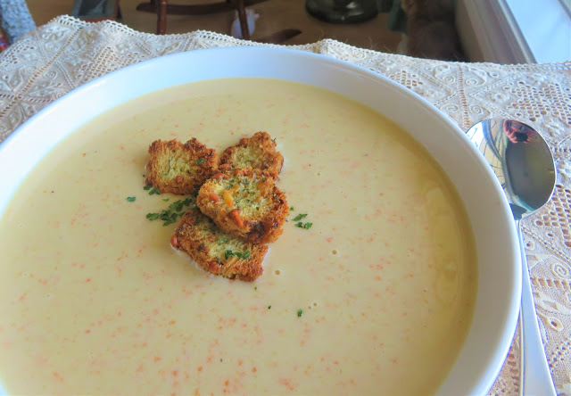 Garlic & White Cheddar Bisque