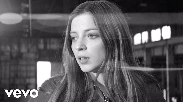 Jade Bird Unveils ‘My Motto’ Music Video