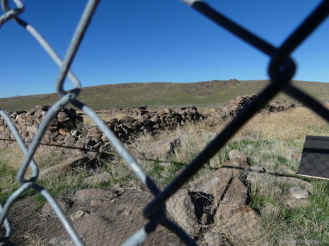 08: through the fence to rock walls