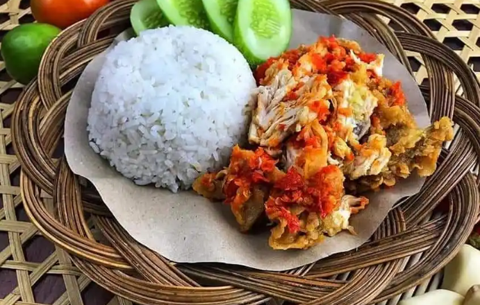 Resep dan cara membuat ayam geprek rumahan dengan sambal ...