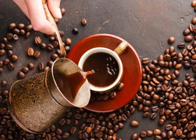 مكون يضاف للقهوة ينسف الدهون.. ببلاش وموجود في كل بيت