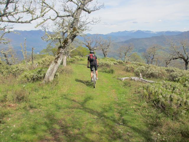 Pico Jano y la Viorna en bicicleta