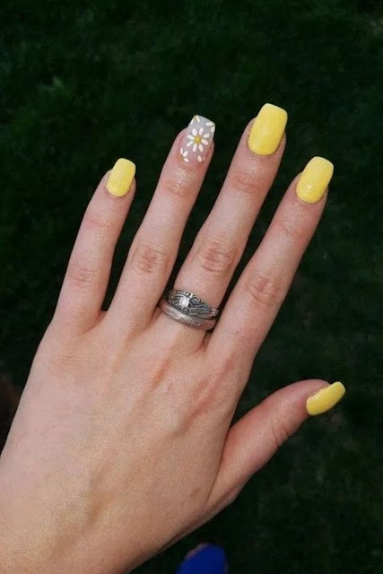 Beautiful Flower Nail Art Designs & Ideas (Nail Art-Yellow)