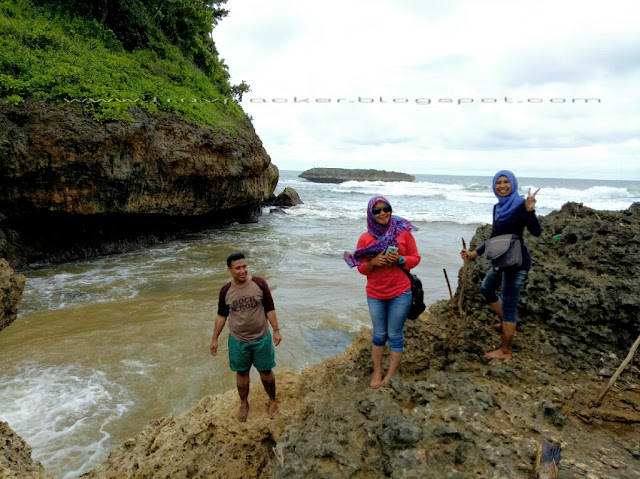 Eksplor pantai ngudel yang masil alami di pesisir malang selatan