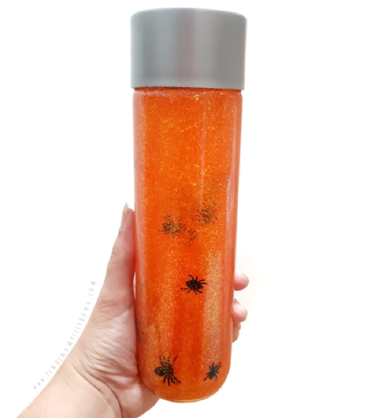 spider sensory bottle for halloween