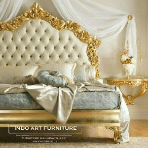 Inspirasi Desain Kamar Tidur Mewah Ala Hotel Berbintang, tempat tidur mewah ukiran gold