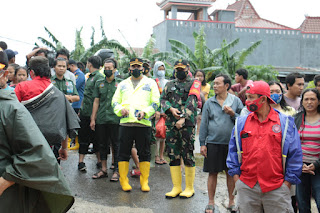 Proses Evakuasi Korban Banjir Ditangani Dengan Baik oleh TNI-Polri 