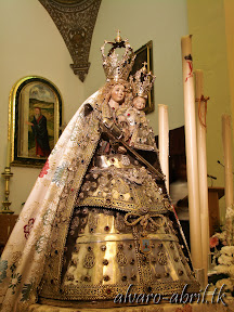 nuestra-señora-de-la-antigua-patrona-de-almuñecar-vestida-alvaro-abril-fiestas-almuñecar-2013-felicitacion-novena-procesion-maritimo-terrestre-(4).jpg