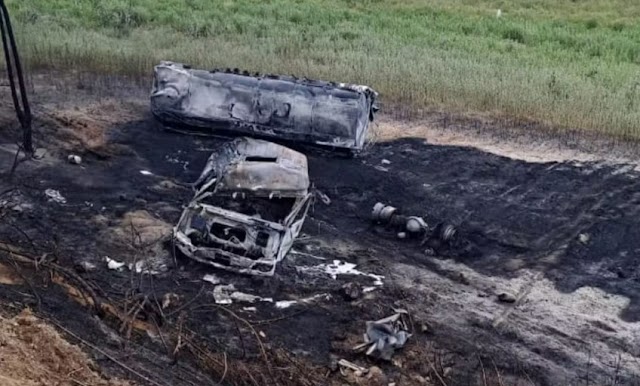 Caminhão carregado de combustível pega fogo após cair em ribanceira na Bahia