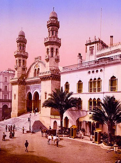 مئذنتان علي الطراز المملوكي حول المدخل- جامع كتشاوة  الجزائر