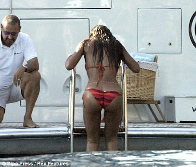 Bootylicious Beyonce Shows off Killer Curves In Hot Bikini