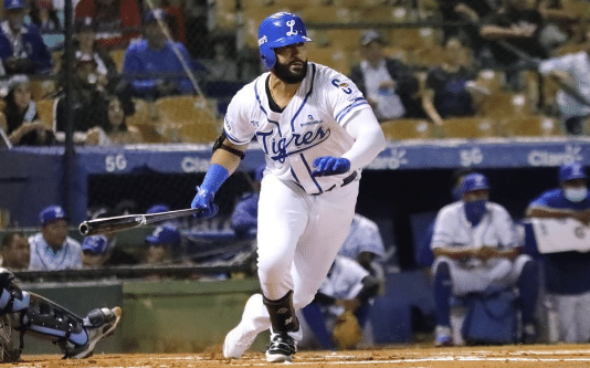 El dominicano Nomar Mazara saca provecho de su paciencia al bate