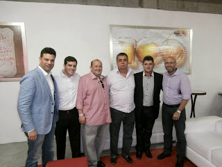 Autoridades presentes na inauguração da fábrica do Grupo Petrópolis no Nordeste: Deputado federal Leonardo Picciani, presidente da Câmara de Vereadores de Petrópolis, Paulo Igor, vice-prefeito Márcio Catão, presidente do PMDB-RJ, Jorge Picciani, prefeito Arlei e secretário estadual de Saúde, Sérgio Côrtes