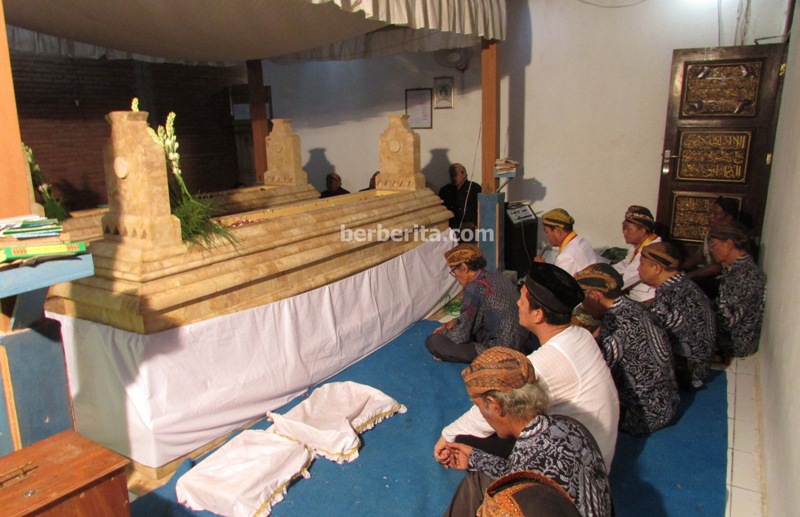 Ngalap Berkah di Makam Sunan Prawoto Pati & Sejarahnya 