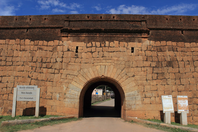 View of one of the entrances of Devanahalli fort in 2006. Haidar Ali earned fame during a battle at this fort in 1749. A year later Tipu Sultan was supposed to have been born, a few hundred metres away from this gate.