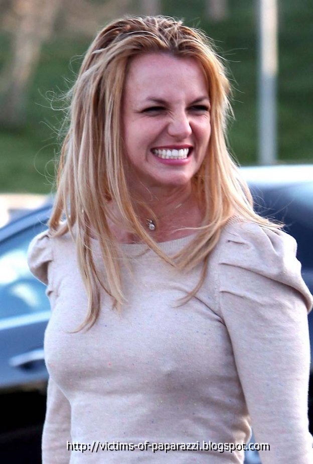 Britney Spears Nipslips Post by Victims of paparazzi