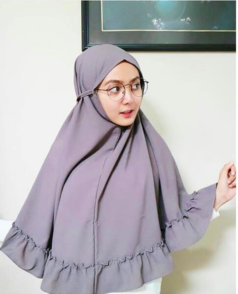 30 Foto Gadis Berjilbab Cantik Paling Menarik 2019 