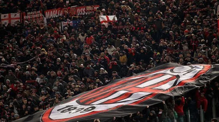 (Video) Serie A Champions AC Milan Welcomed By 15,000 Fans
