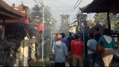 Bakar Sampah, Api Merembet Hanguskan Pura